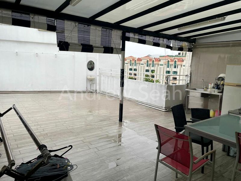 5 Bed Apartment (Condo) for Sale in  Crystal Lodge - Image 1